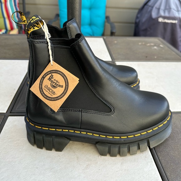 Dr. Martens Shoes - Dr Martens Women Platform Ankle Boots. JY004